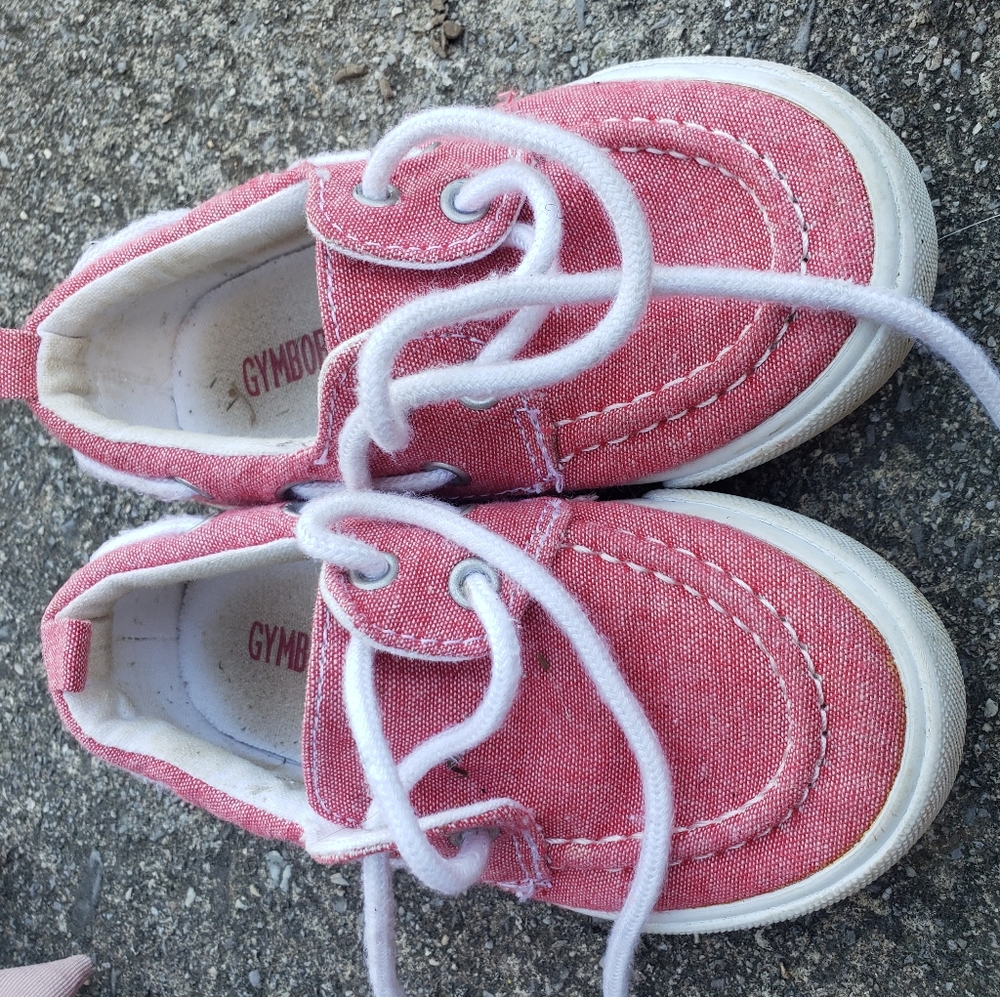 Heathered red boat shoes
